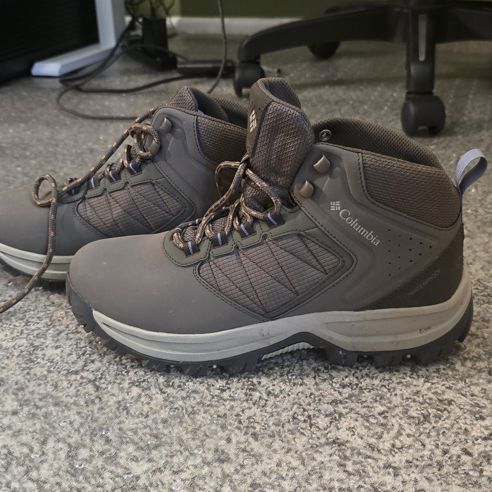 Columbia Olive Green Lace-Up Women's Hiking Boots
